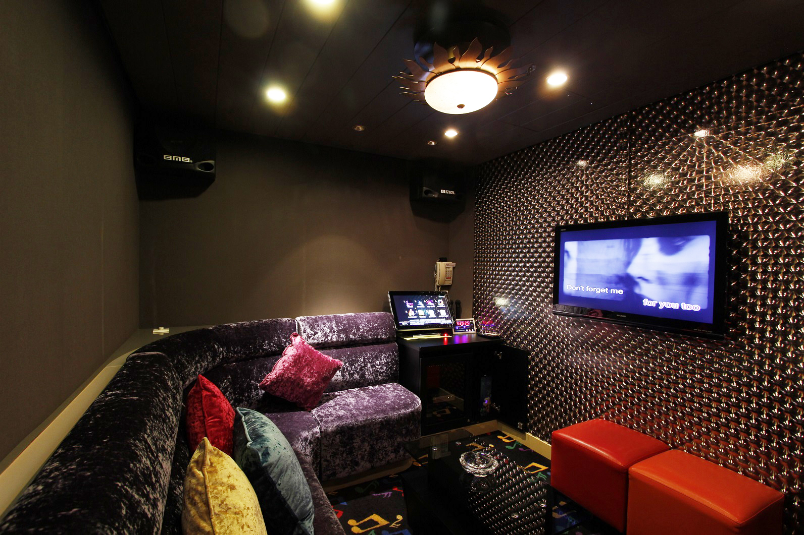 karaoke-room-l